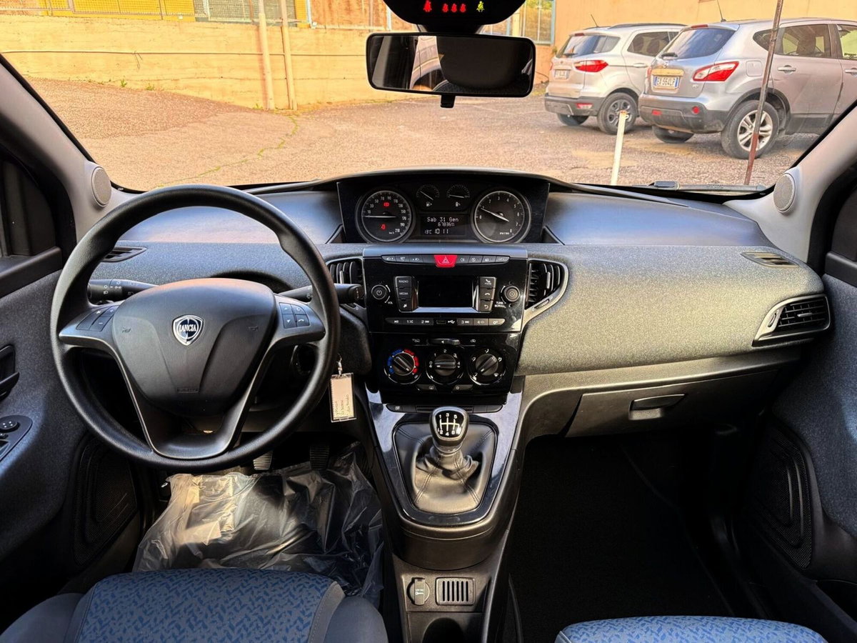 Lancia Ypsilon 1.0 FireFly 5 porte S&S Hybrid Ecochic Silver (16)