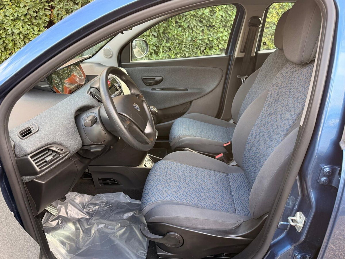 Lancia Ypsilon 1.0 FireFly 5 porte S&S Hybrid Ecochic Silver (18)