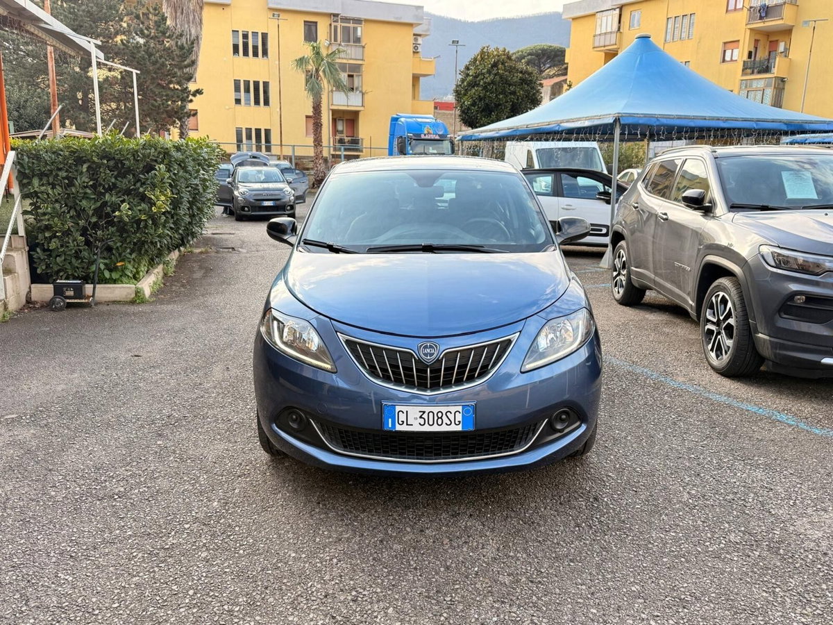 Lancia Ypsilon 1.0 FireFly 5 porte S&S Hybrid Ecochic Silver (2)