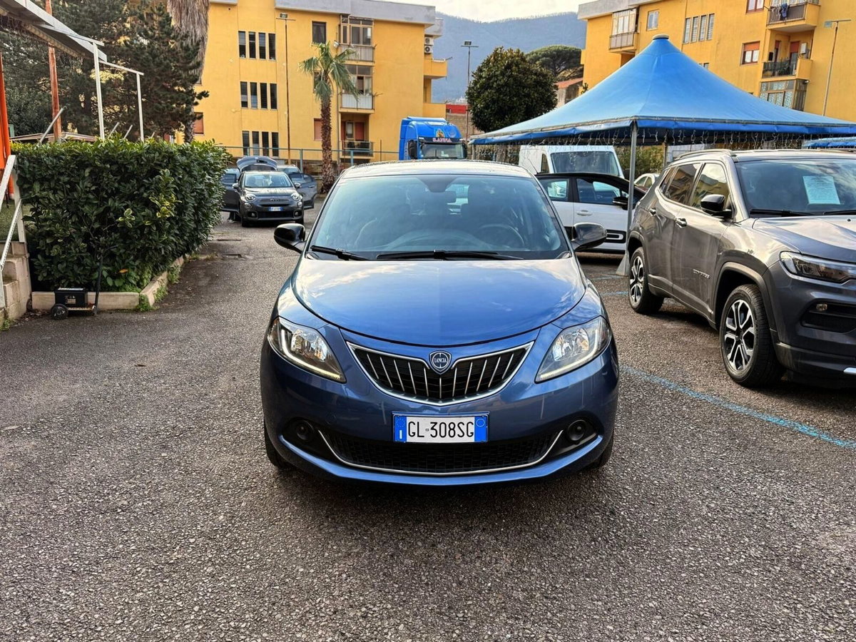 Lancia Ypsilon 1.0 FireFly 5 porte S&S Hybrid Ecochic Silver (3)