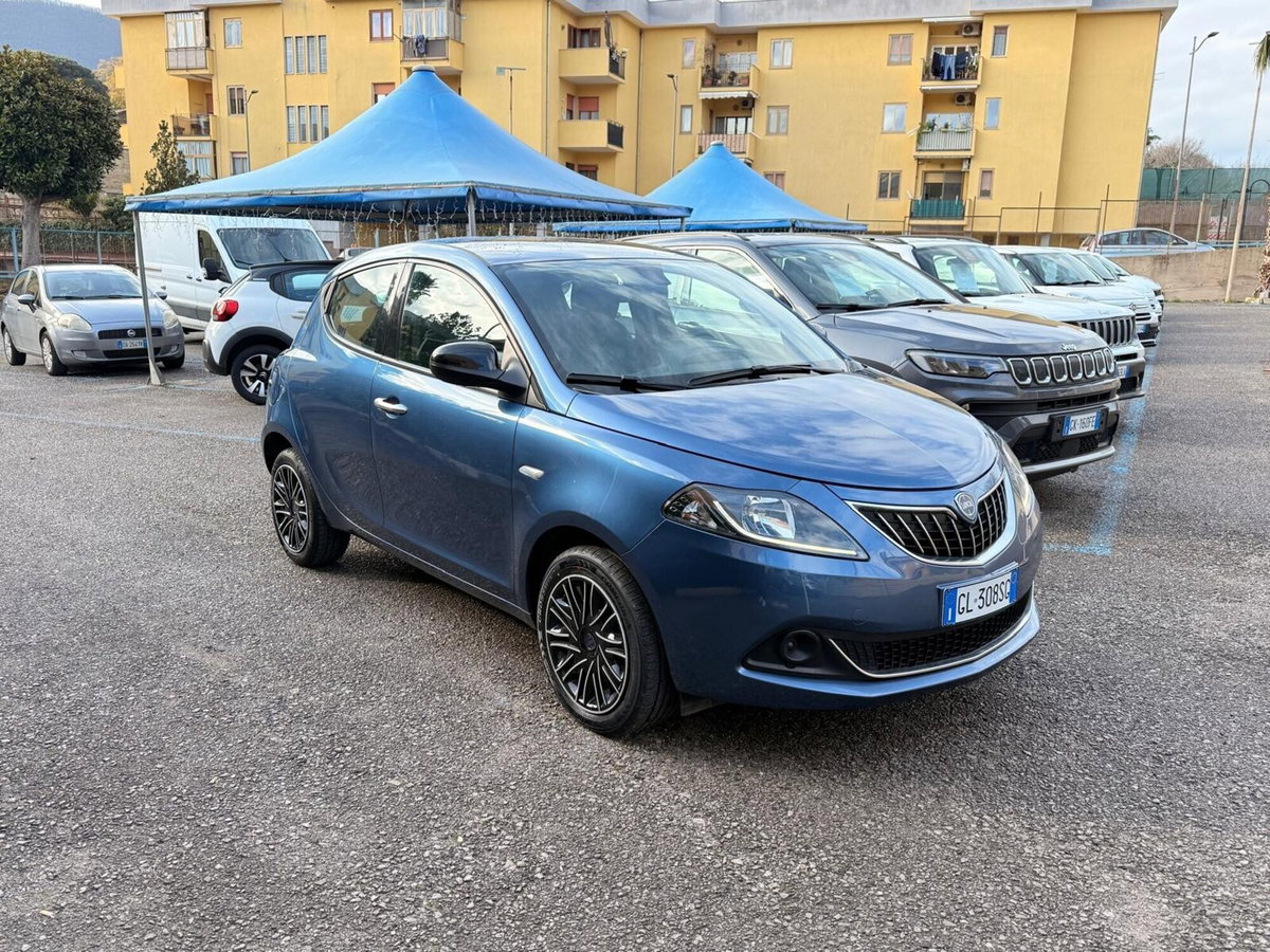 Lancia Ypsilon 1.0 FireFly 5 porte S&S Hybrid Ecochic Silver (4)