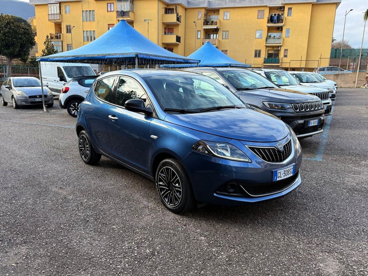 Lancia Ypsilon 1.0 FireFly 5 porte S&S Hybrid Ecochic Silver (5)