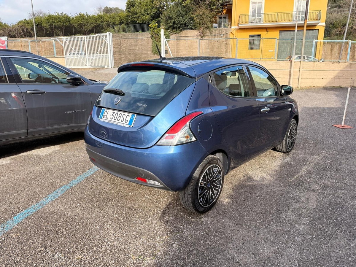 Lancia Ypsilon 1.0 FireFly 5 porte S&S Hybrid Ecochic Silver (8)
