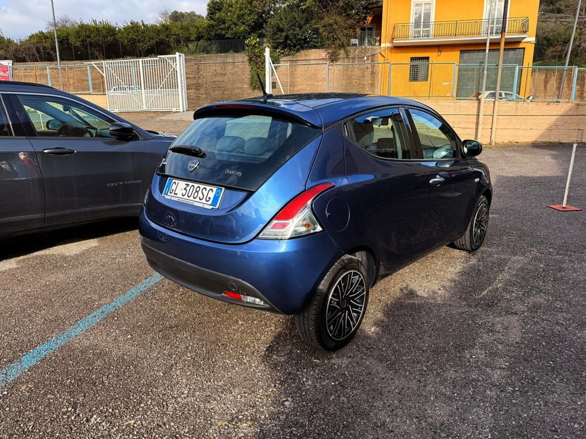 Lancia Ypsilon 1.0 FireFly 5 porte S&S Hybrid Ecochic Silver (9)