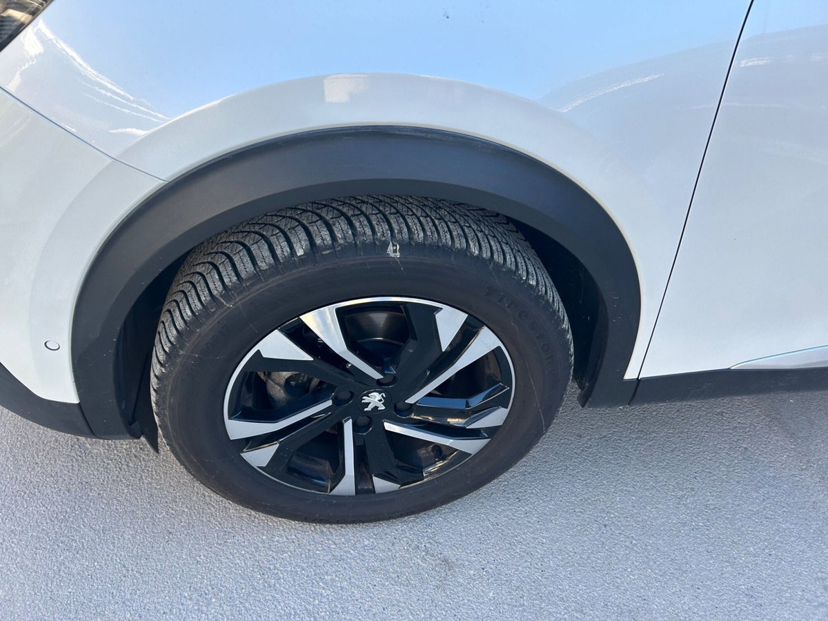 Peugeot 2008 BlueHDi 130 S&S EAT8 GT Pack (8)