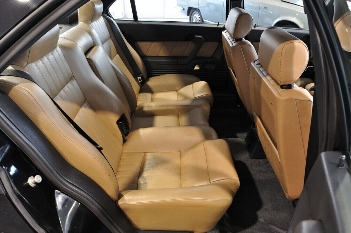 Alfa Romeo 164 3.0i V6 24V cat Q4 (14)