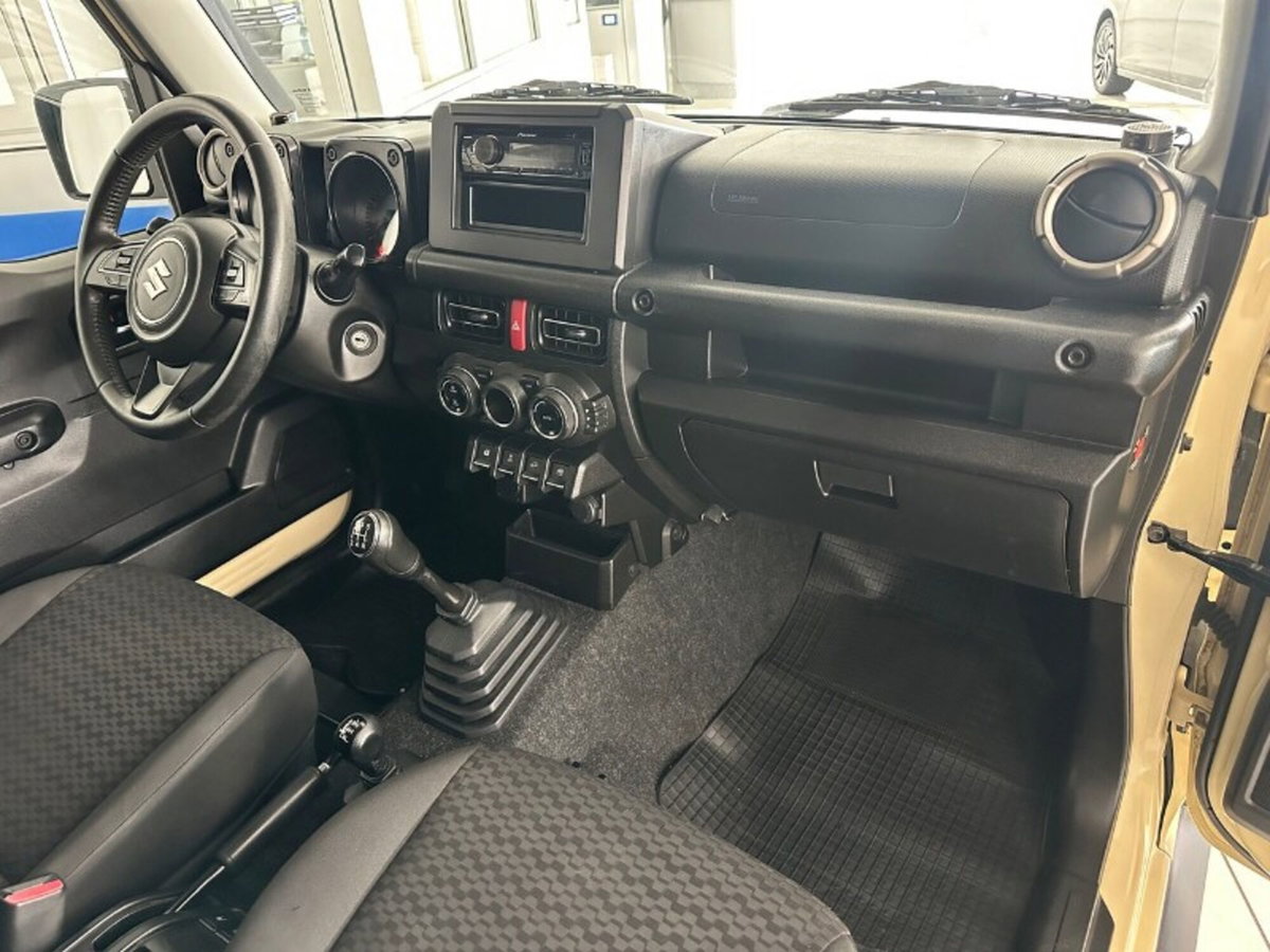 Suzuki Jimny 1.5 5MT Top (11)