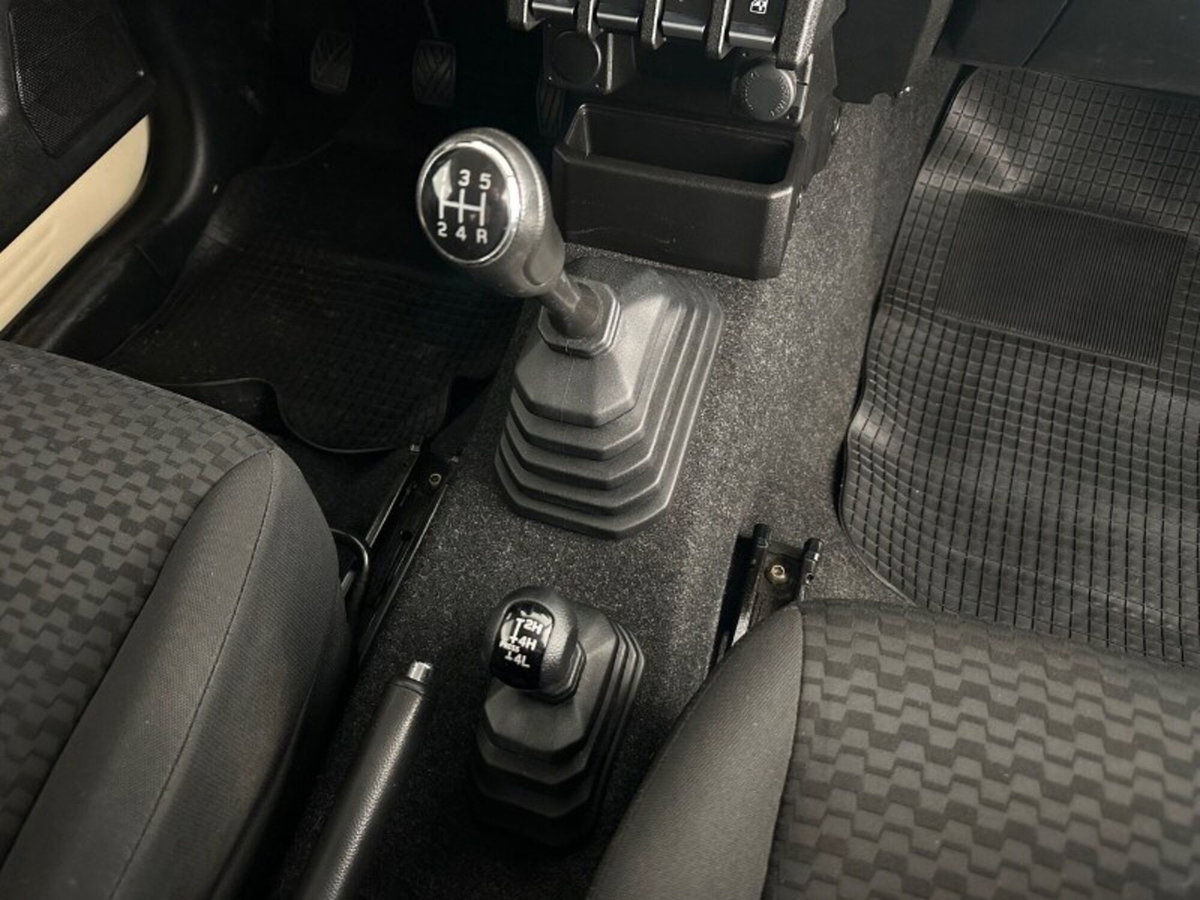 Suzuki Jimny 1.5 5MT Top (12)