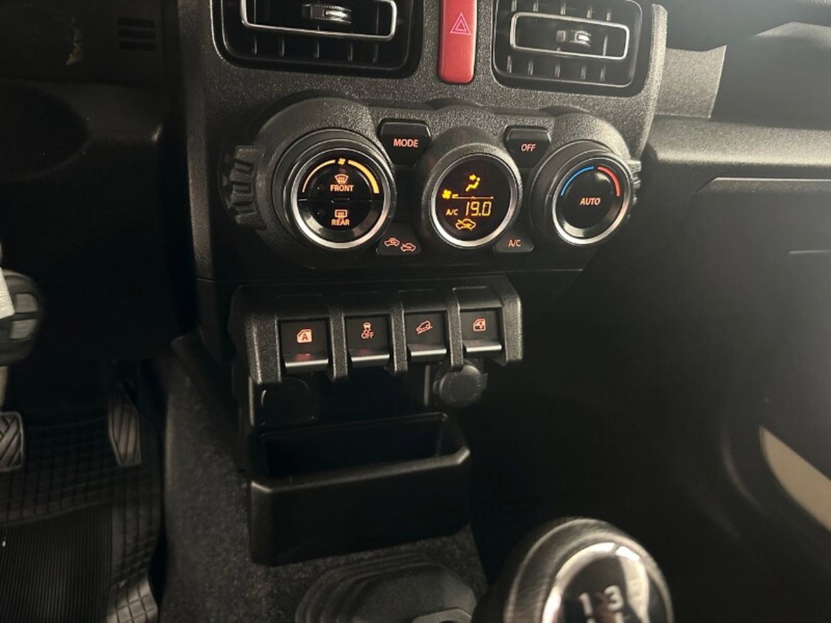 Suzuki Jimny 1.5 5MT Top (16)
