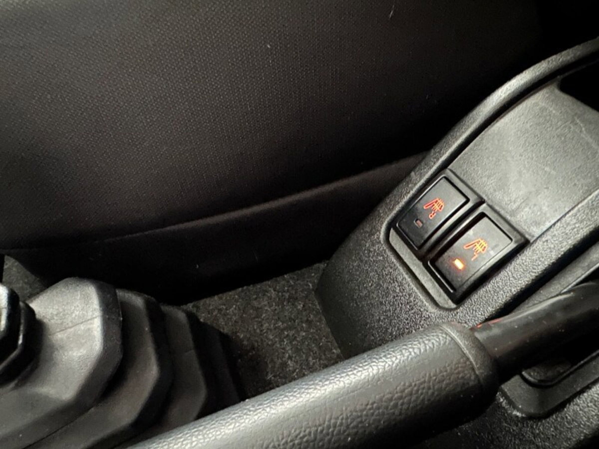 Suzuki Jimny 1.5 5MT Top (17)