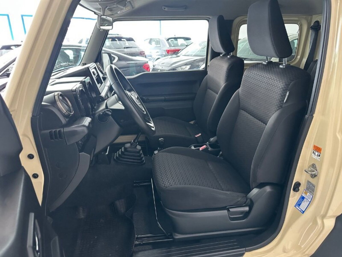 Suzuki Jimny 1.5 5MT Top (9)