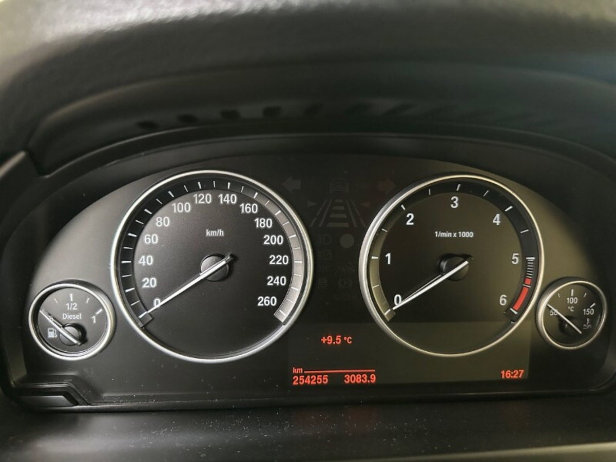 BMW X5 xDrive40d Luxury (9)