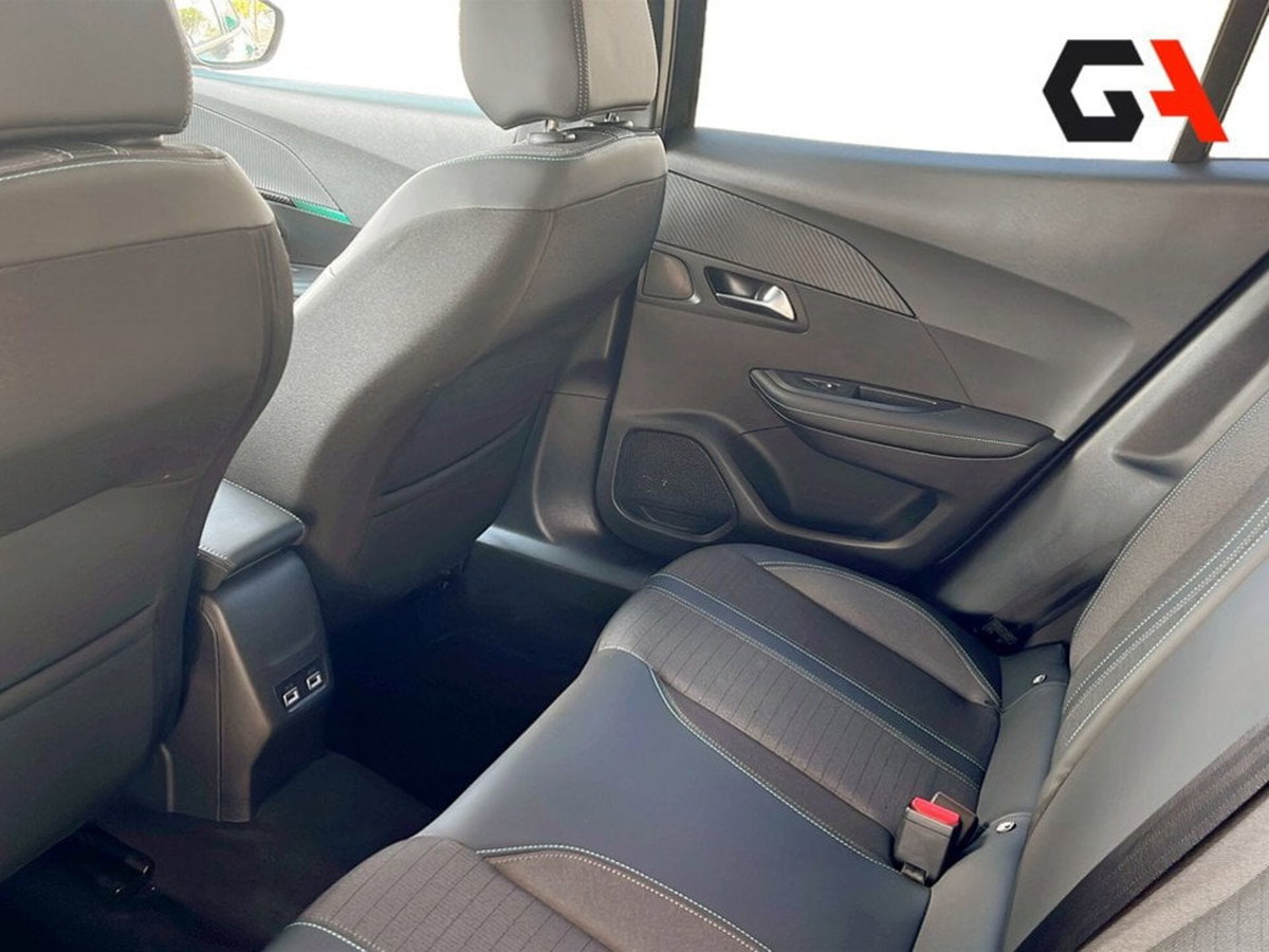 Peugeot 2008 BlueHDi 130 S&S EAT8 Allure Pack (18)
