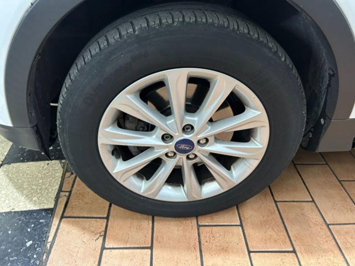 Ford Kuga 2.0 TDCI 150 CV S&S 4WD Powershift Titanium X (10)