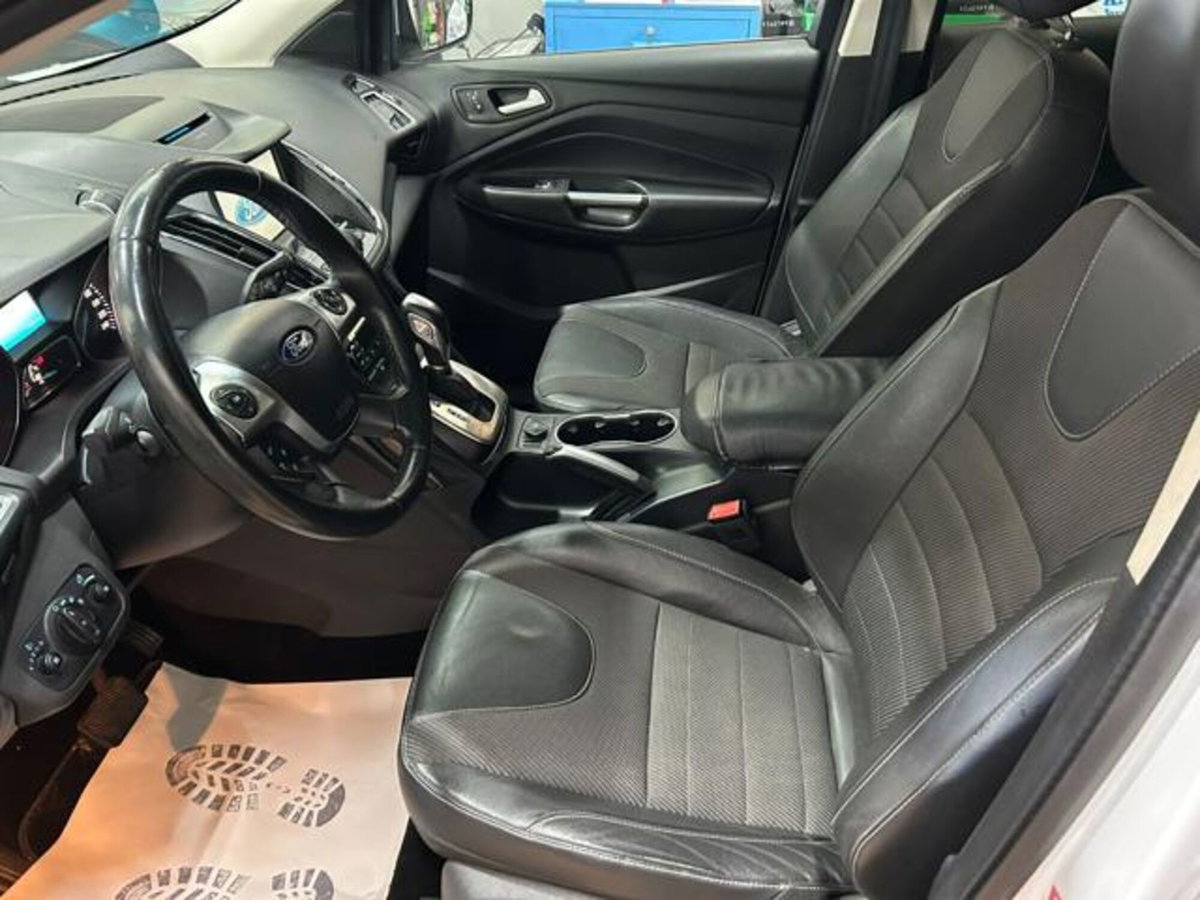 Ford Kuga 2.0 TDCI 150 CV S&S 4WD Powershift Titanium X (11)