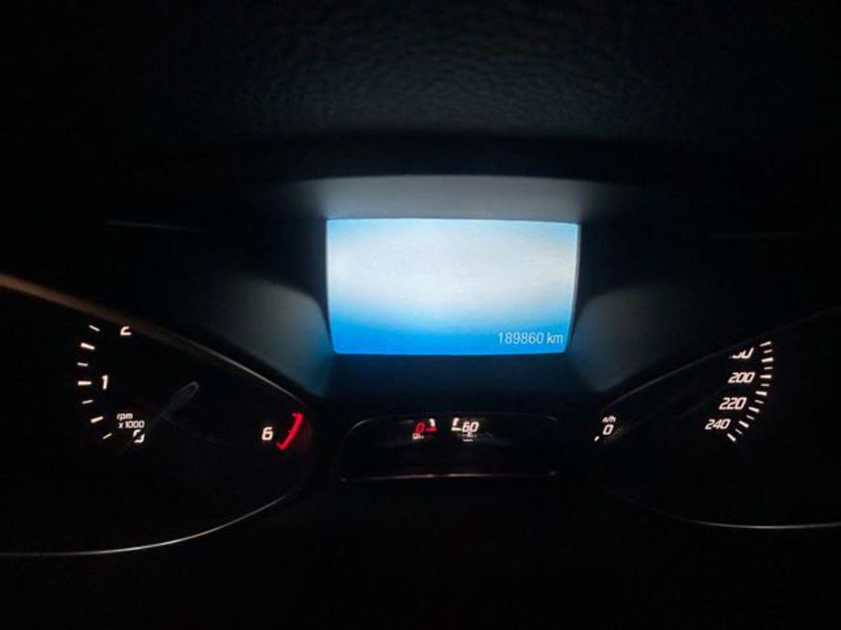 Ford Kuga 2.0 TDCI 150 CV S&S 4WD Powershift Titanium X (14)