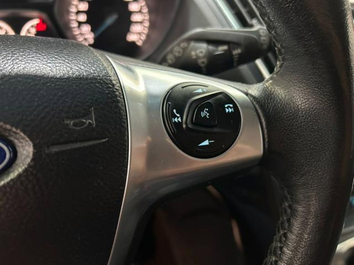Ford Kuga 2.0 TDCI 150 CV S&S 4WD Powershift Titanium X (16)