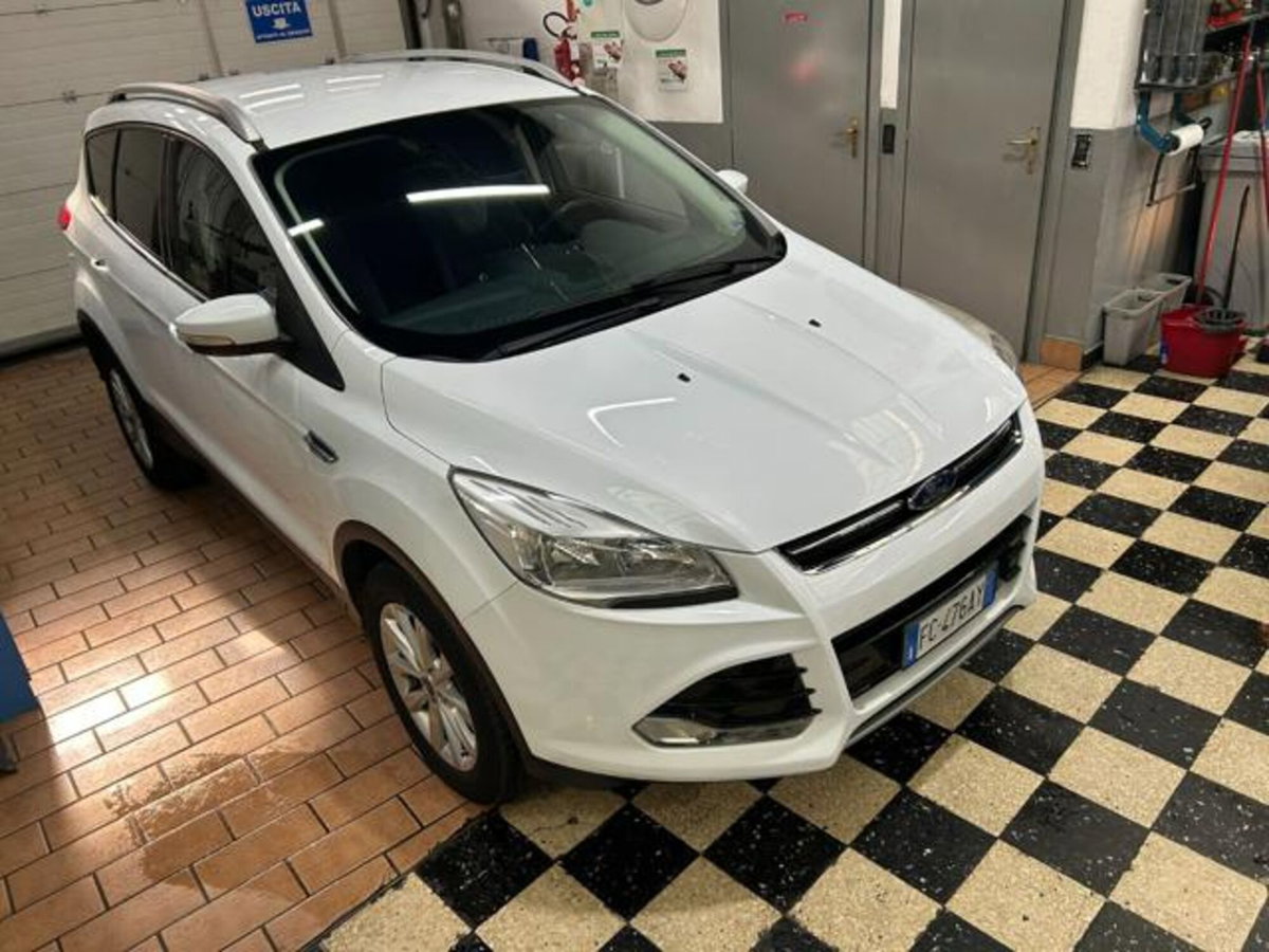Ford Kuga 2.0 TDCI 150 CV S&S 4WD Powershift Titanium X (2)