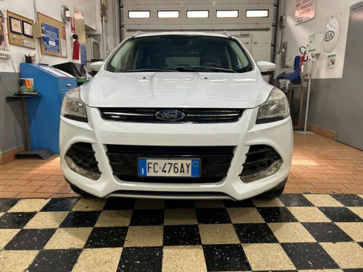Ford Kuga 2.0 TDCI 150 CV S&S 4WD Powershift Titanium X (4)