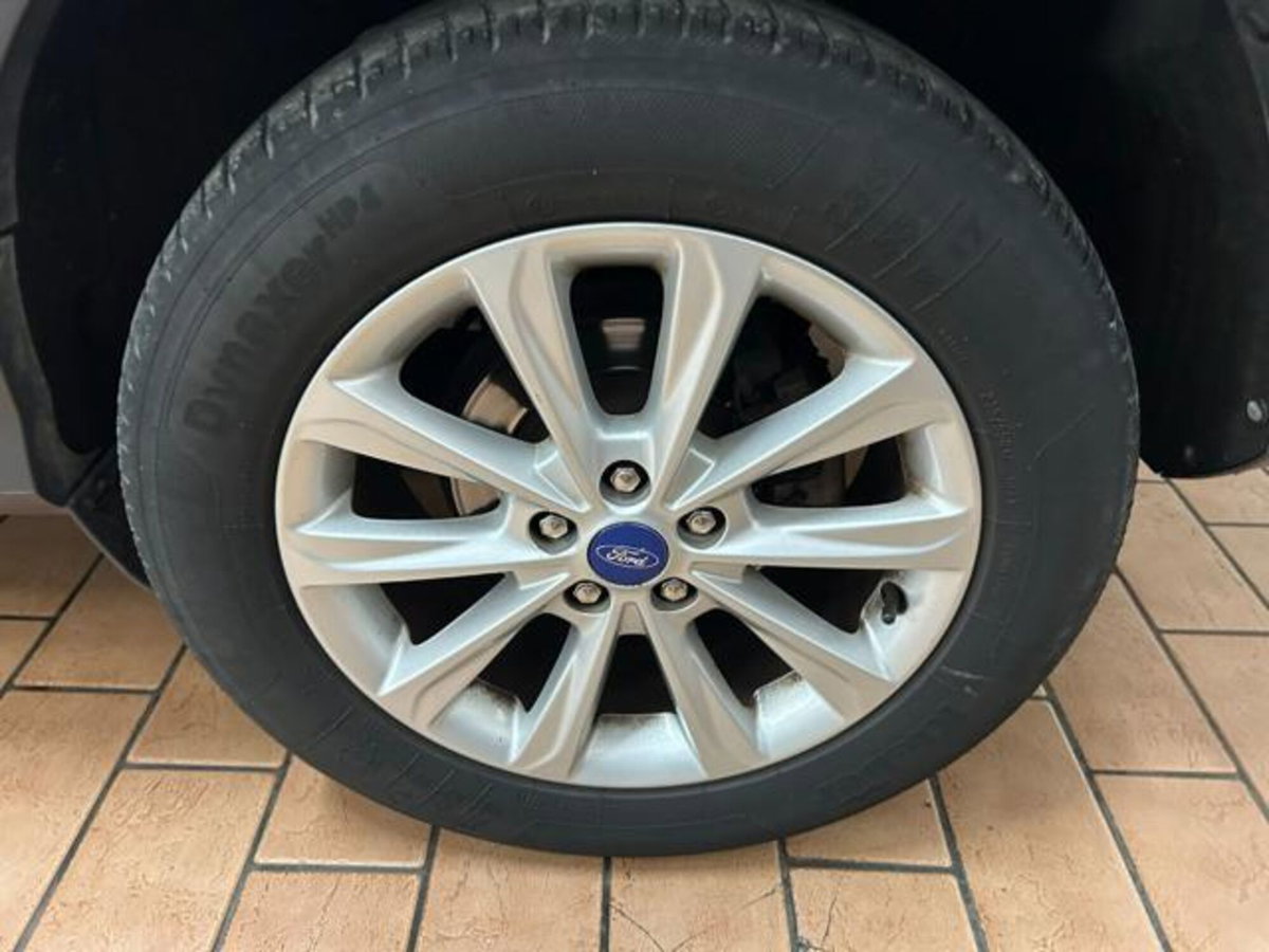 Ford Kuga 2.0 TDCI 150 CV S&S 4WD Powershift Titanium X (8)
