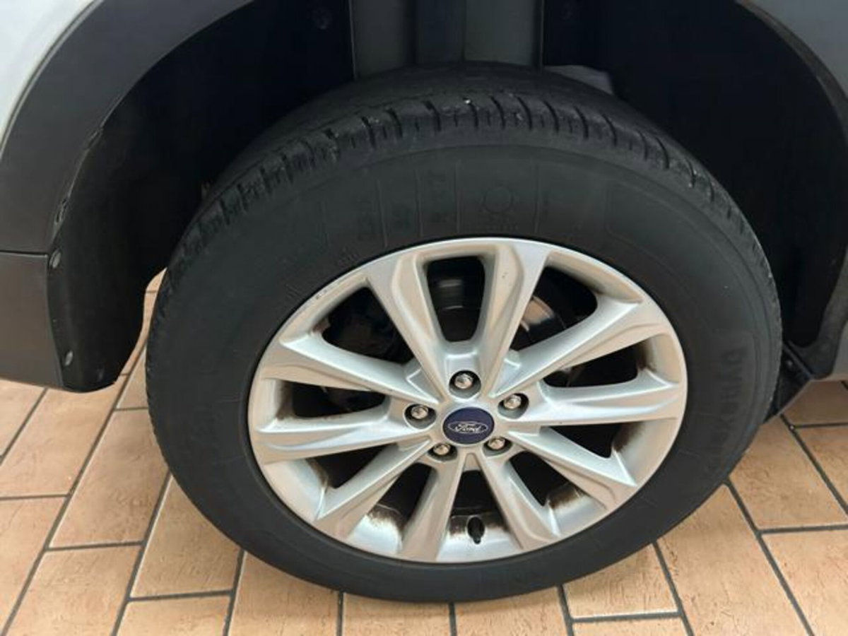 Ford Kuga 2.0 TDCI 150 CV S&S 4WD Powershift Titanium X (9)