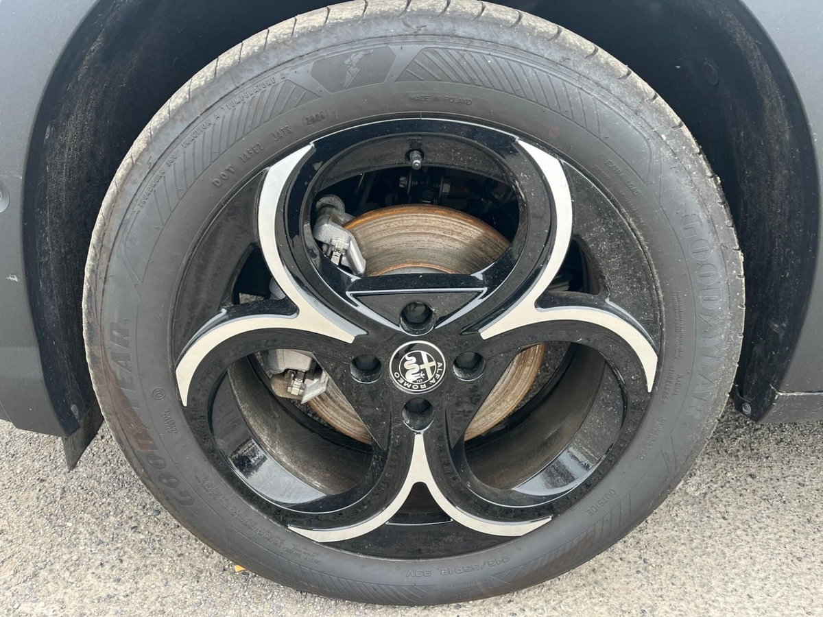 Alfa Romeo Junior 1.2 ibrida 145cv edct6 (12)