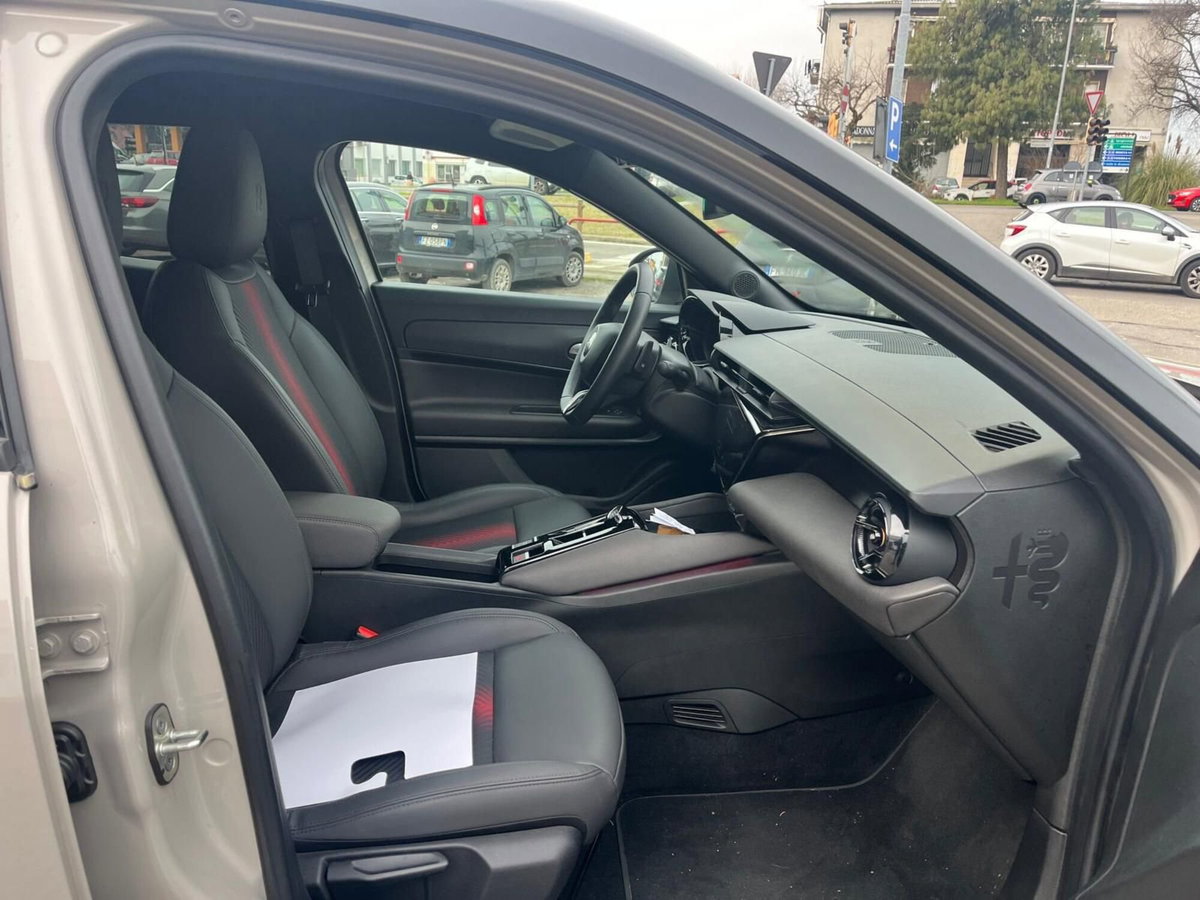 Alfa Romeo Junior 1.2 ibrida 145cv edct6 (14)