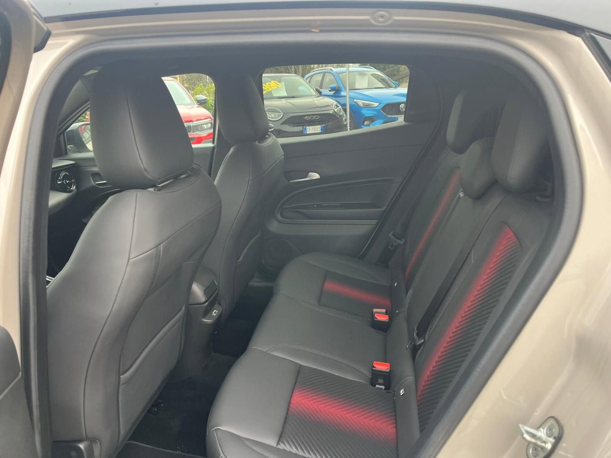 Alfa Romeo Junior 1.2 ibrida 145cv edct6 (15)