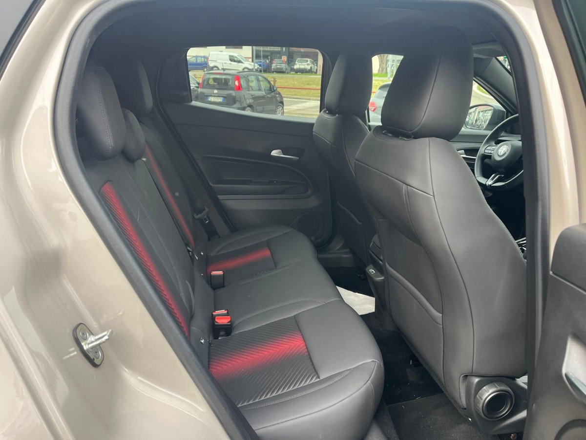 Alfa Romeo Junior 1.2 ibrida 145cv edct6 (16)