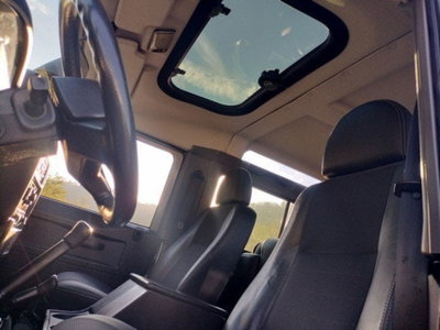 Land Rover Defender 90 2.4 TD4 Station Wagon SE (11)