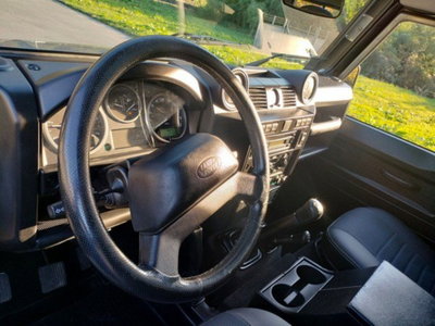 Land Rover Defender 90 2.4 TD4 Station Wagon SE (12)