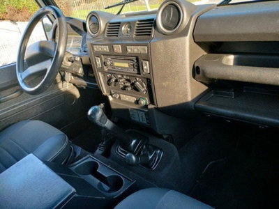 Land Rover Defender 90 2.4 TD4 Station Wagon SE (17)