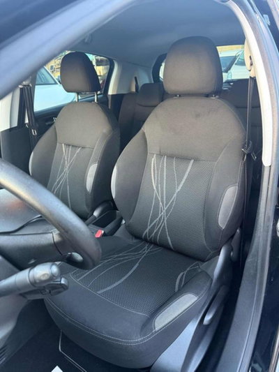 Peugeot 208 HDi 68 CV 5 porte Allure (8)
