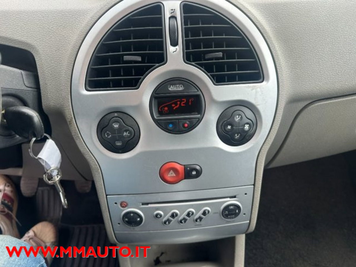 Renault Modus 1.4 16V Confort Dynamique (12)