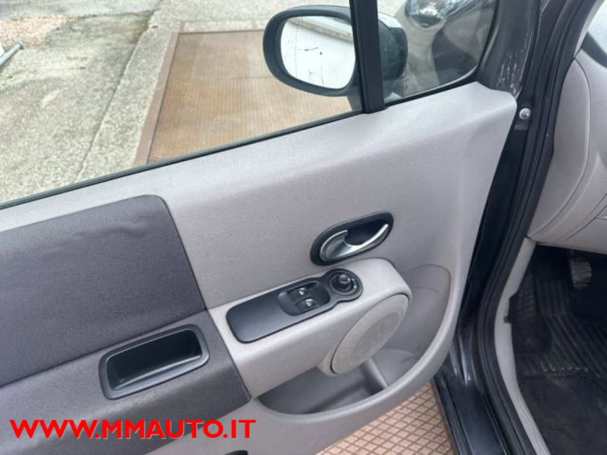 Renault Modus 1.4 16V Confort Dynamique (7)