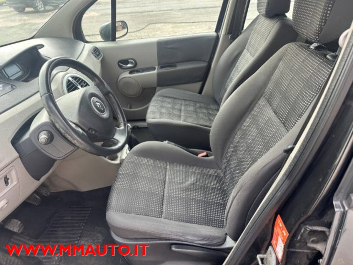 Renault Modus 1.4 16V Confort Dynamique (8)