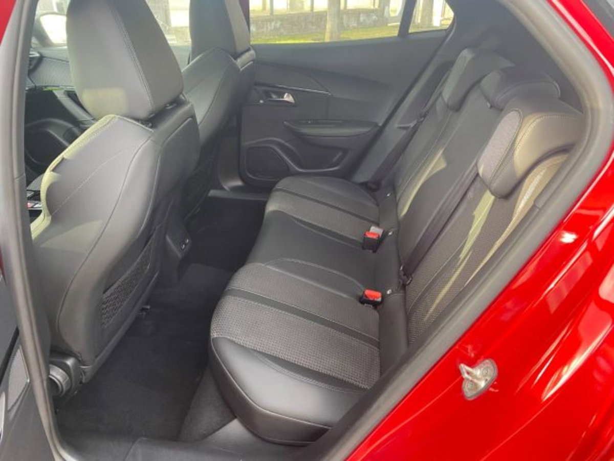 Peugeot 2008 BlueHDi 100 S&S GT Line (10)