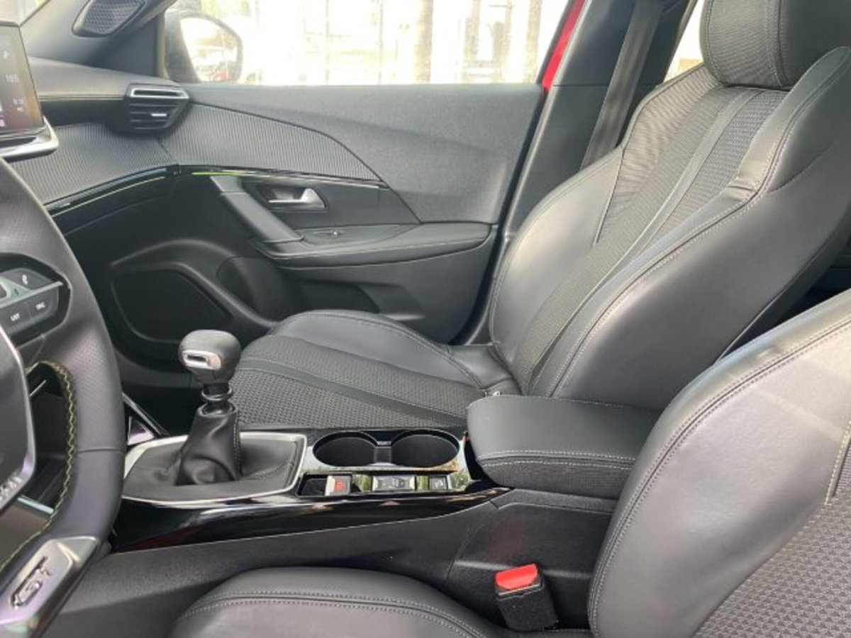 Peugeot 2008 BlueHDi 100 S&S GT Line (7)