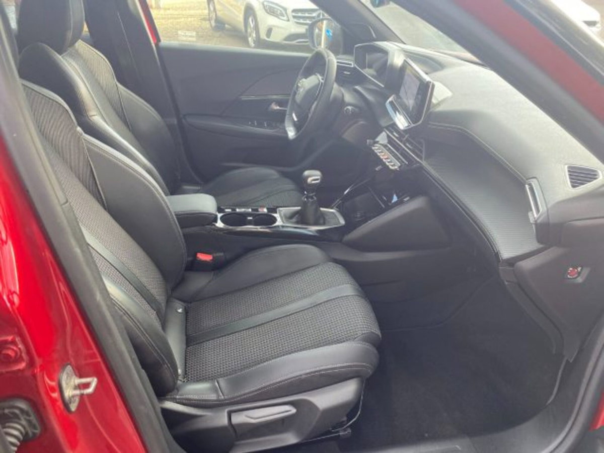 Peugeot 2008 BlueHDi 100 S&S GT Line (8)