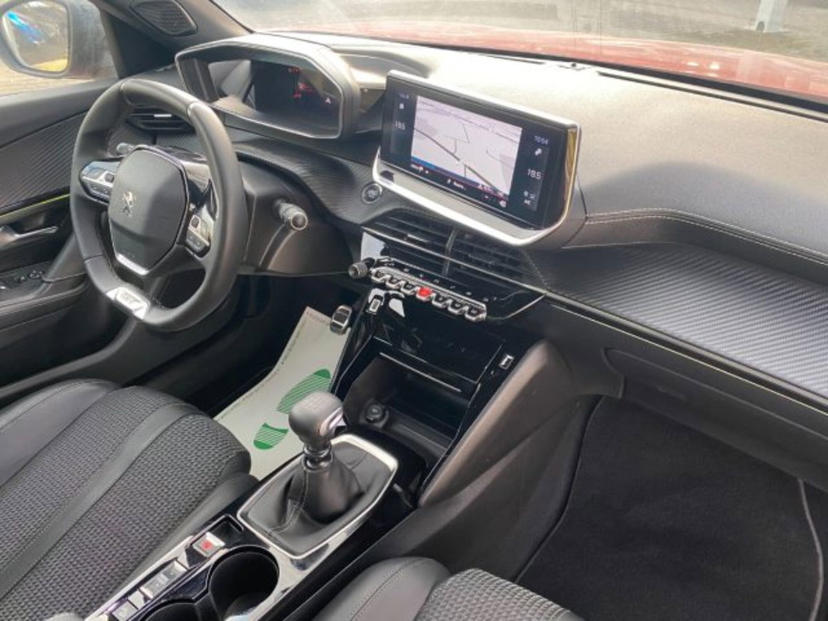 Peugeot 2008 BlueHDi 100 S&S GT Line (9)