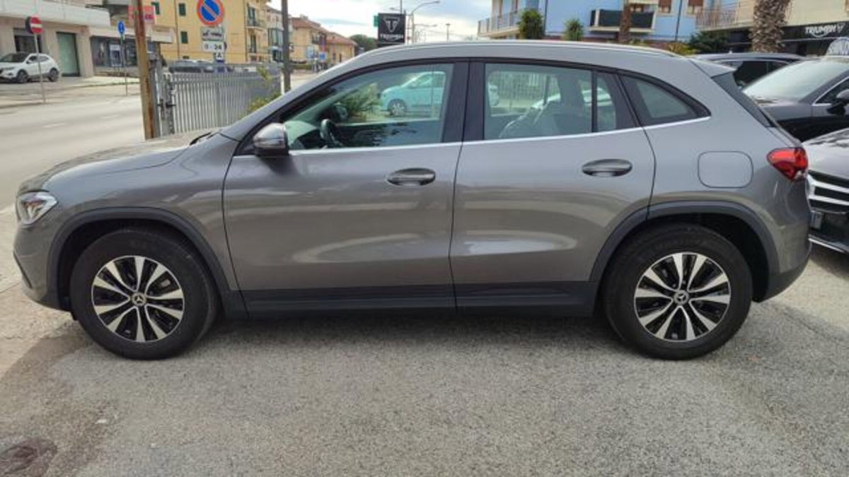 Mercedes-Benz GLA SUV 180 d Automatic Premium (2)