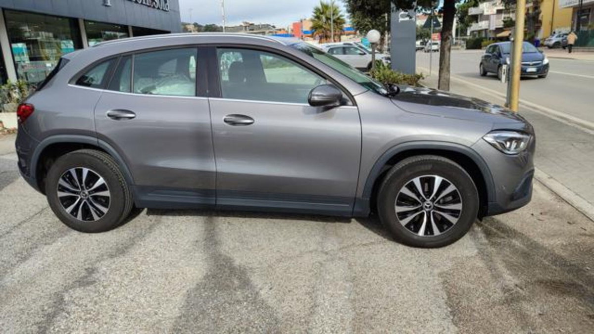 Mercedes-Benz GLA SUV 180 d Automatic Premium (4)