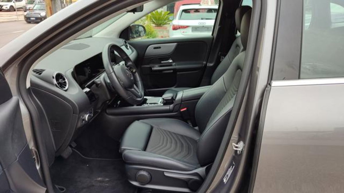Mercedes-Benz GLA SUV 180 d Automatic Premium (5)