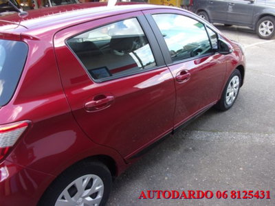 Toyota Yaris 1.5 5 porte Lounge (10)