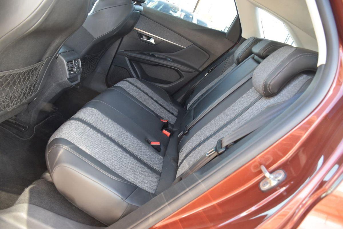 Peugeot 3008 BlueHDi 120 EAT6 S&S Allure (7)