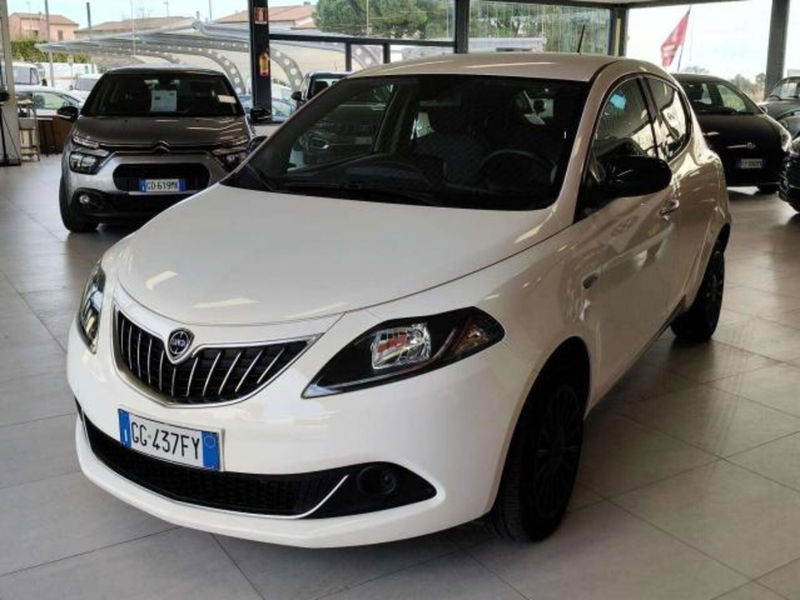 Lancia Ypsilon 1.0 FireFly 5 porte S&S Hybrid Silver Plus