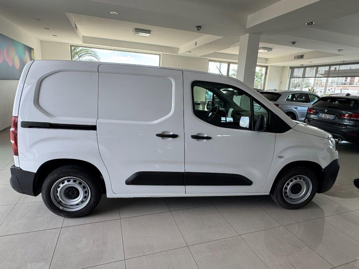 Citroen Berlingo Furgone BlueHDi 100 Van XL Club (4)