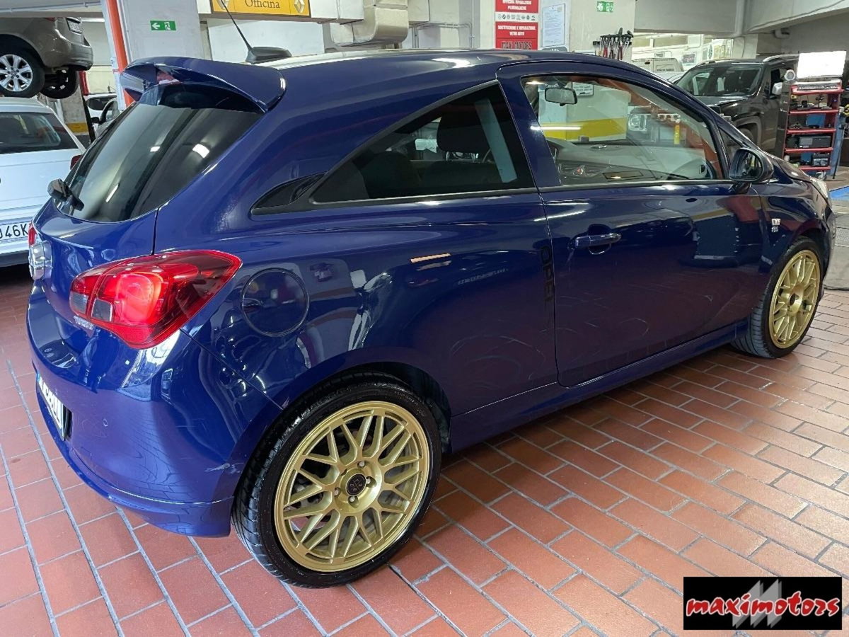 Opel Corsa Coupé 1.4 Turbo 150CV Start&Stop GSi (2)