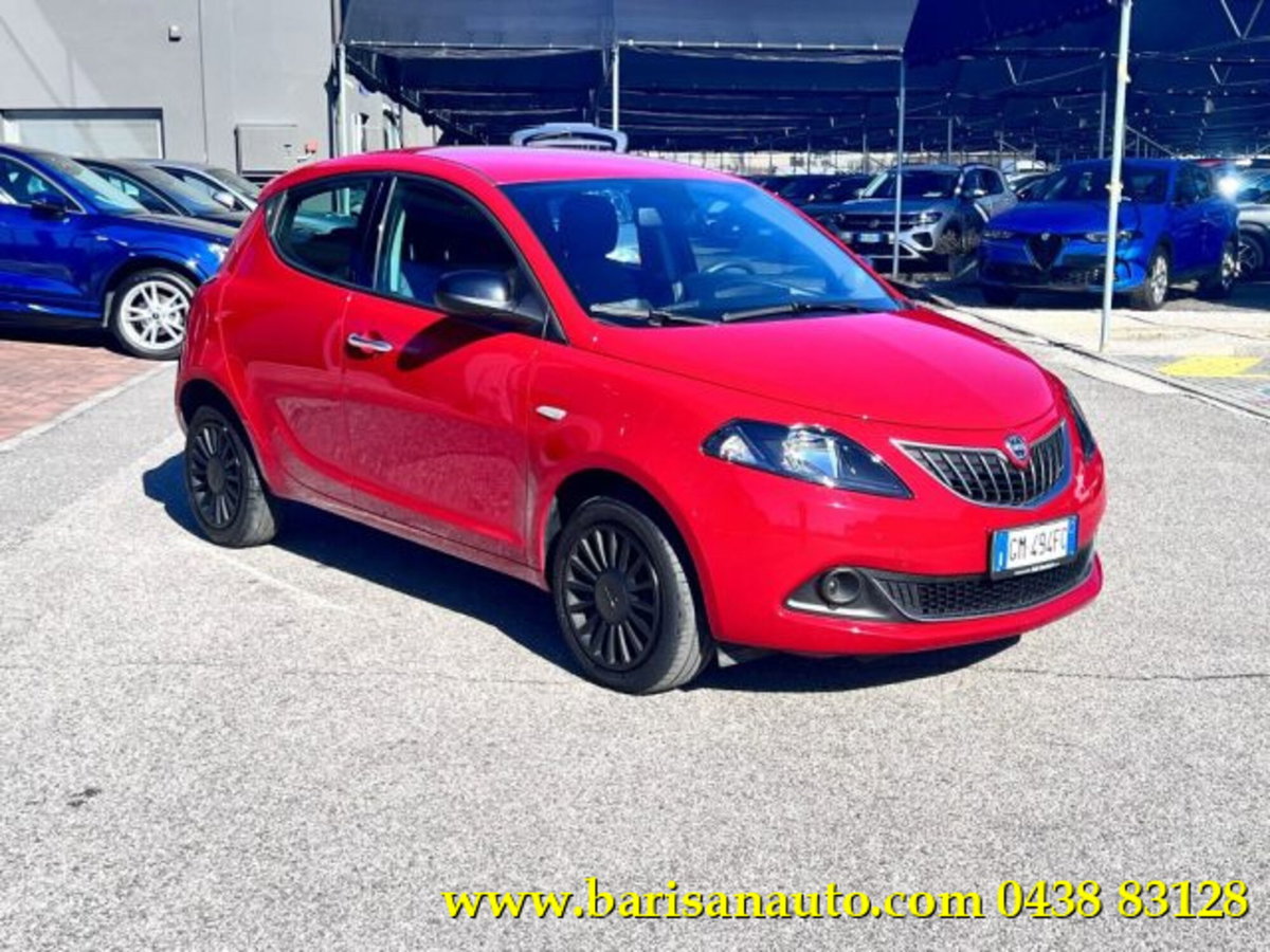 Lancia Ypsilon 1.0 FireFly 5 porte S&S Hybrid Silver Plus (2)