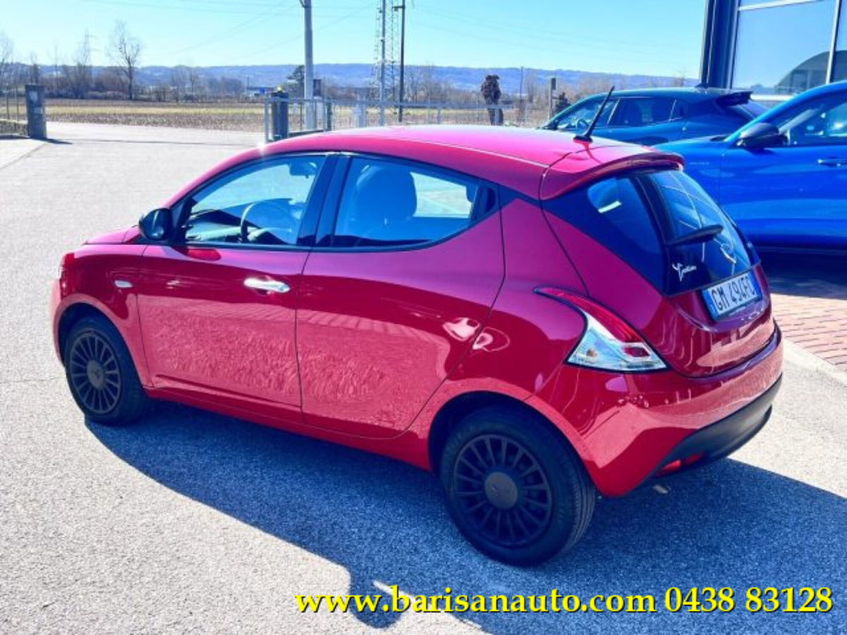 Lancia Ypsilon 1.0 FireFly 5 porte S&S Hybrid Silver Plus (4)